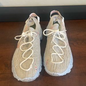 Nike Space Hippies- Women’s Size 10/Men’s Size 8